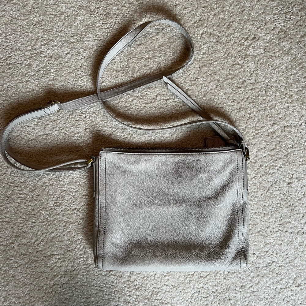 •SOLD• Fossil Leather Crossbody Purse